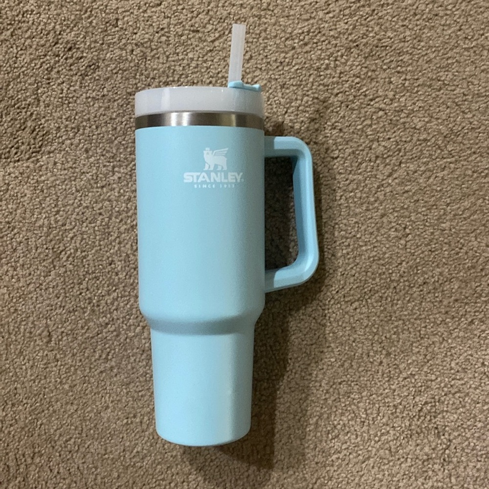 Stanley 40 oz quencher Aqua